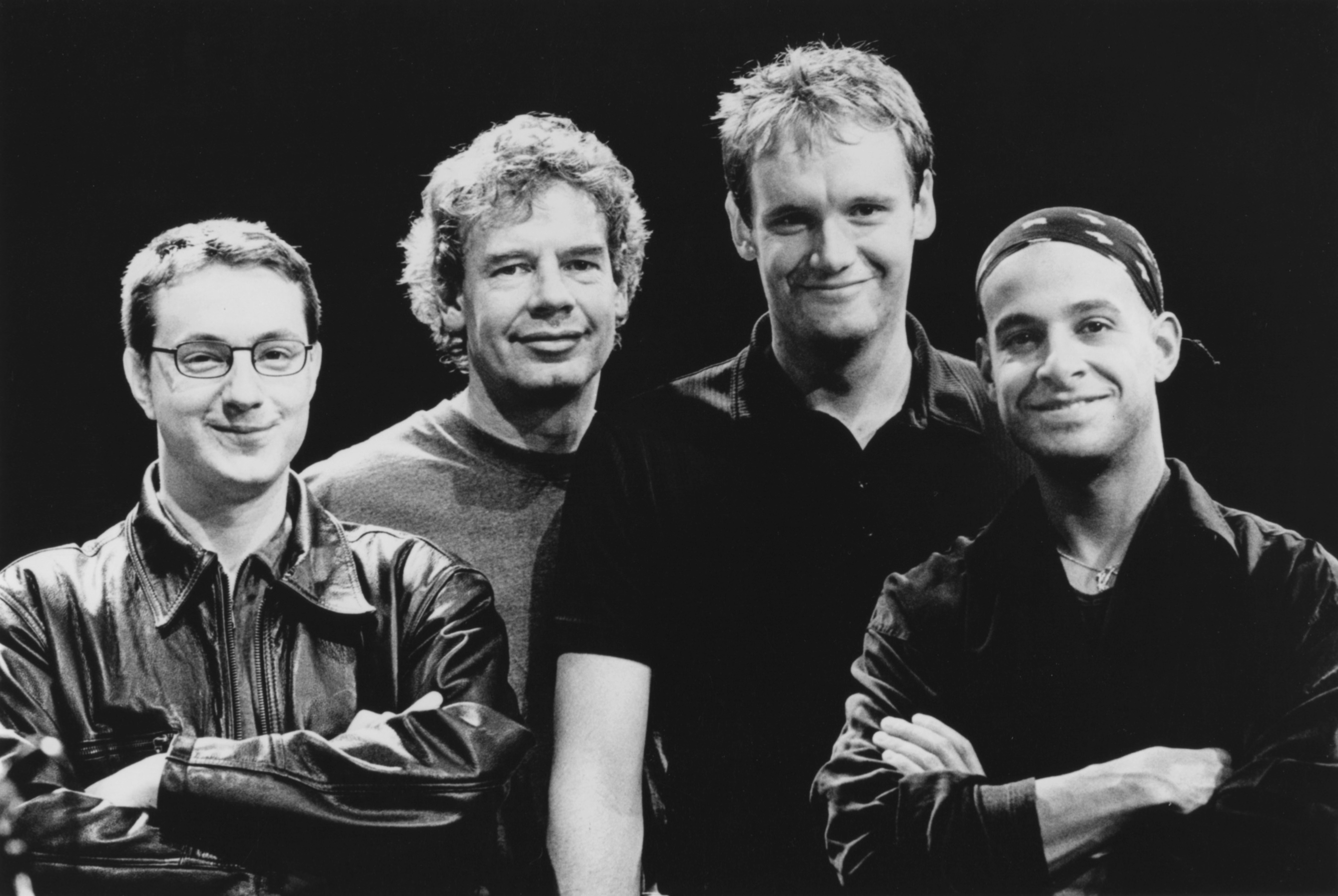 Bill Bruford Patrick Clahar Steve Hamilton Geoff Gascoyne Earthworks